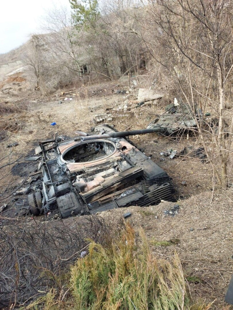 "Destruction of Russian tanks by Ukrainian troops in Mariupol (1)" by Міністерство внутрішніх справ України is licensed under CC BY 4.0.