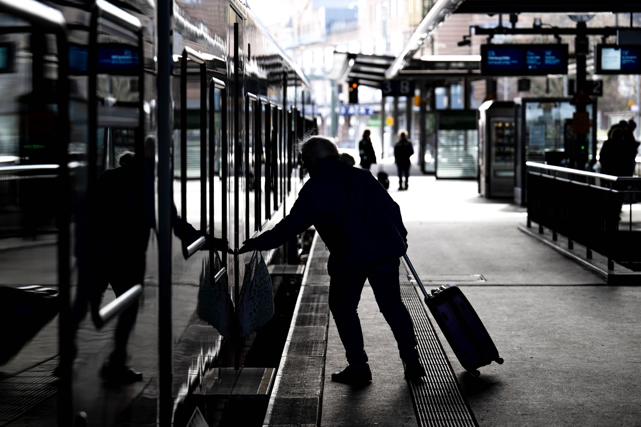 Es drohen erneut Warnstreiks bei der Bahn und anderen Bahnunternehmen. Foto: Sina Schuldt/dpa