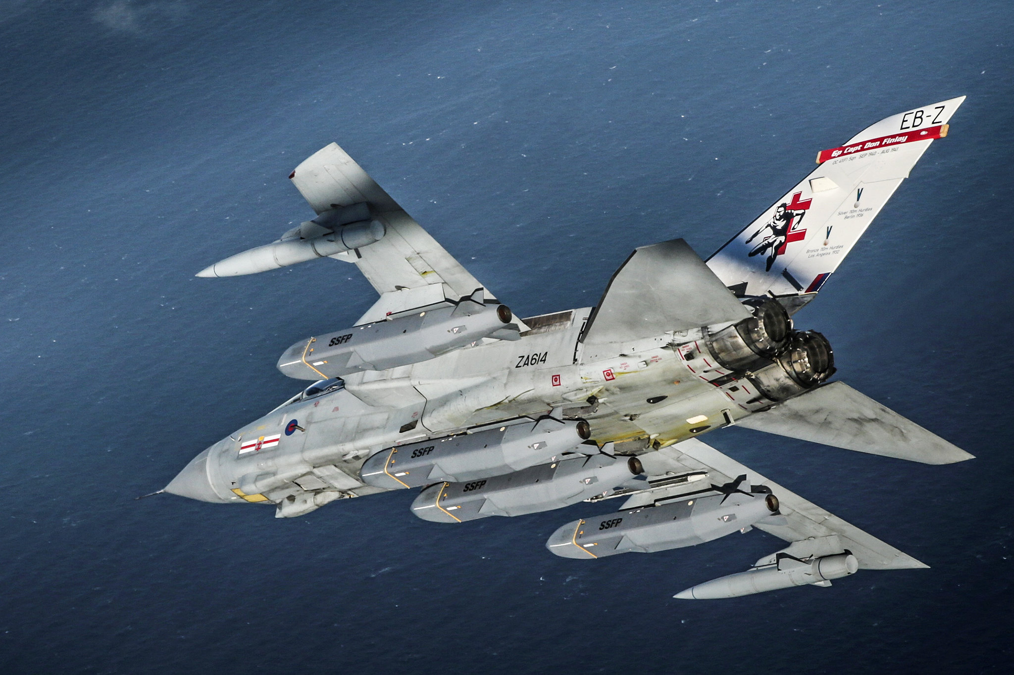 Archivbild: "41 Squadron Panavia Tornado GR4, preparing to test fire four Storm Shadow missiles." by aeroman3 is marked with Public Domain Mark 1.0.