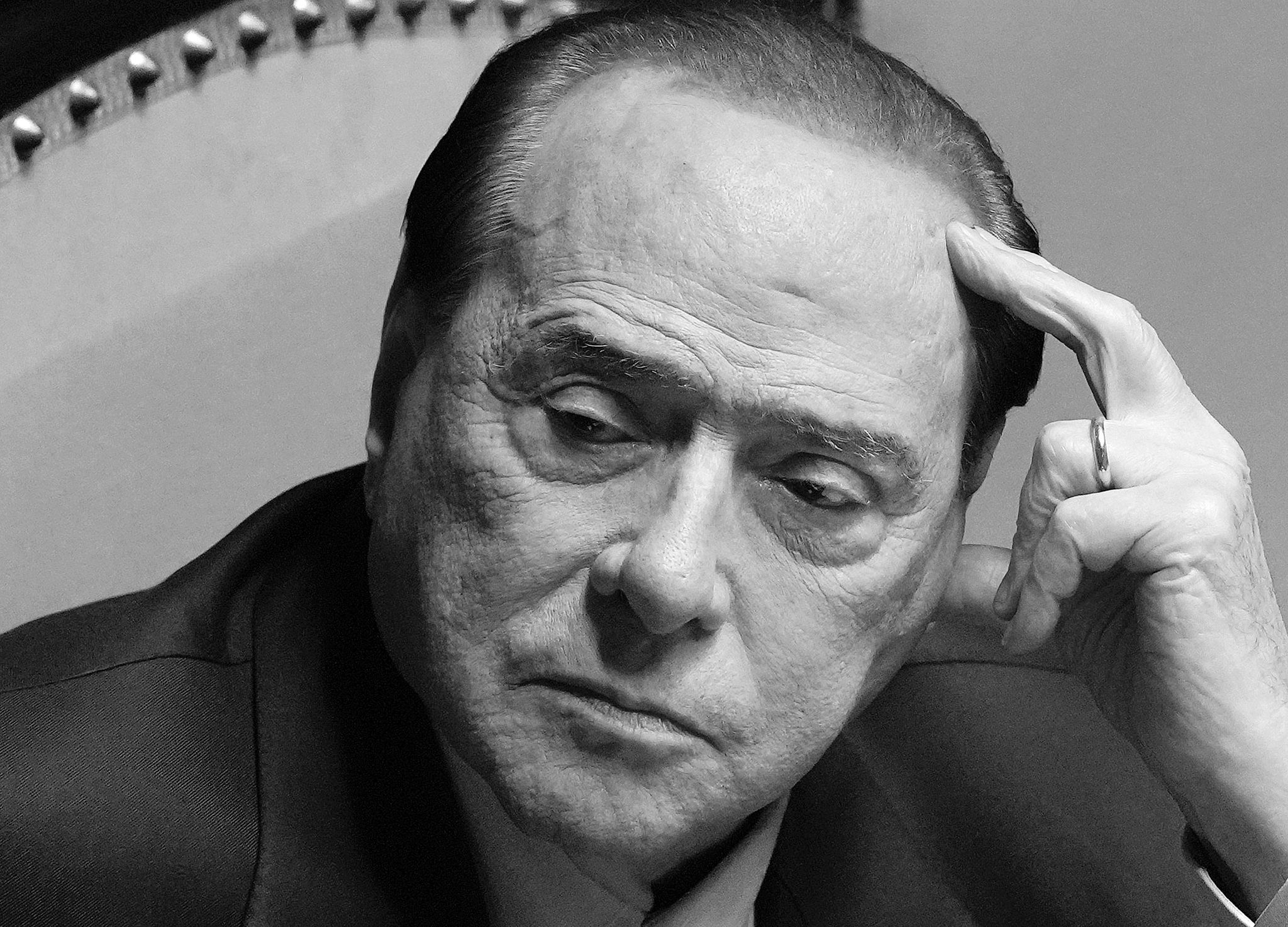 Er war vier Mal Regierungschef. Jetzt ist Silvio Berlusconi im Alter von 86 Jahren gestorben. Foto: Andrew Medichini/AP/dpa