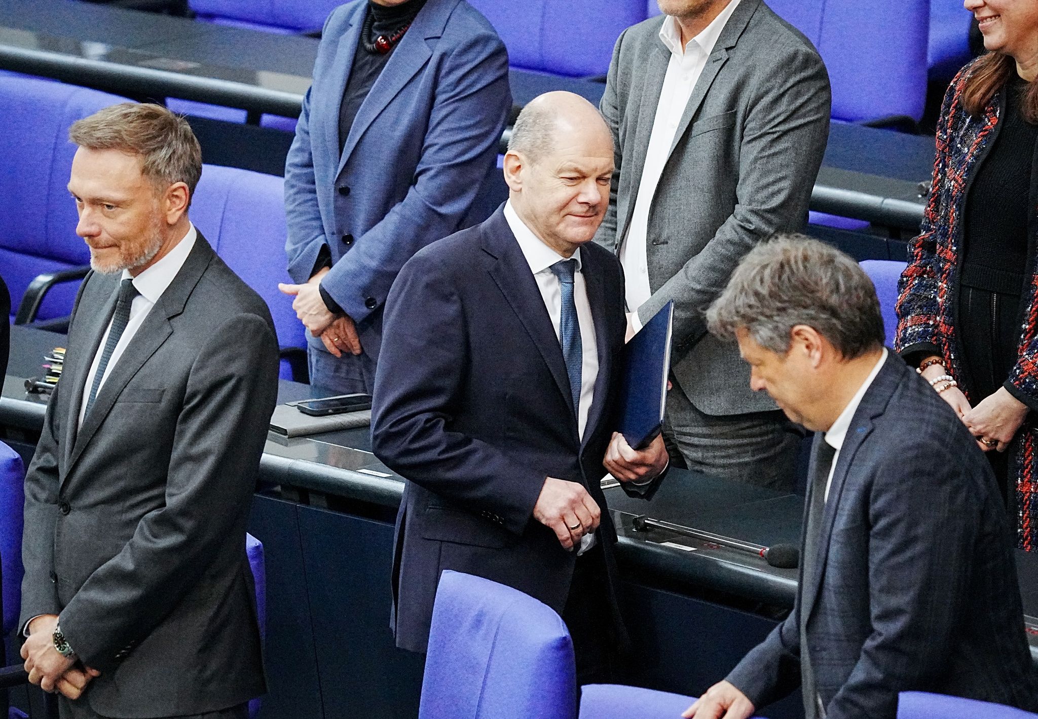 Bundeskanzler Olaf Scholz, Finanzminister Christian Lindner und Wirtschaftsminister Robert Habeck beteiligen sich an den Beratungen zum Heizungsgesetz. Foto: Kay Nietfeld/dpa