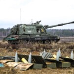 Archivbild: Russische Artillerie / "File:Artillery exercise with 2S19 Msta-S at the Mulino Training Ground (25-03-2020) 03.jpg" by Ministry of Defence of the Russian Federation is licensed under CC BY 4.0.