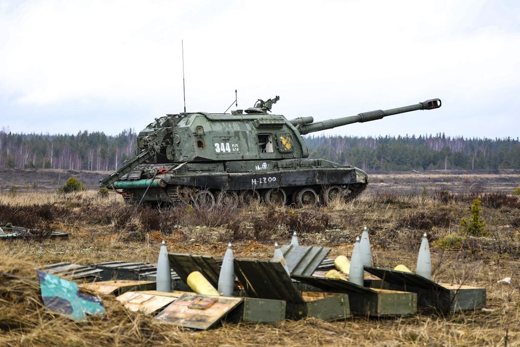 Archivbild: Russische Artillerie / "File:Artillery exercise with 2S19 Msta-S at the Mulino Training Ground (25-03-2020) 03.jpg" by Ministry of Defence of the Russian Federation is licensed under CC BY 4.0.