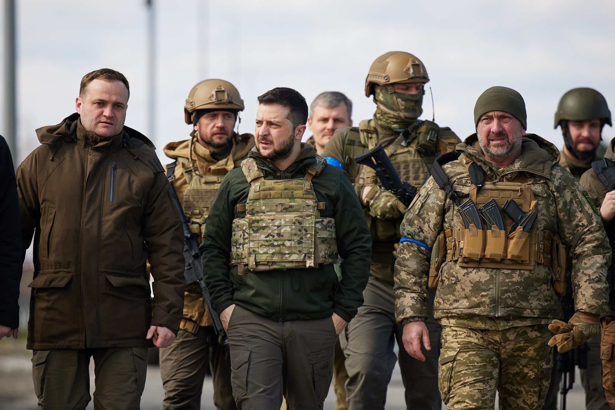 Archivbild: "Volodymyr Zelenskyy visited Bucha, where he talked to local residents and journalists." by President Of Ukraine is marked with CC0 1.0.