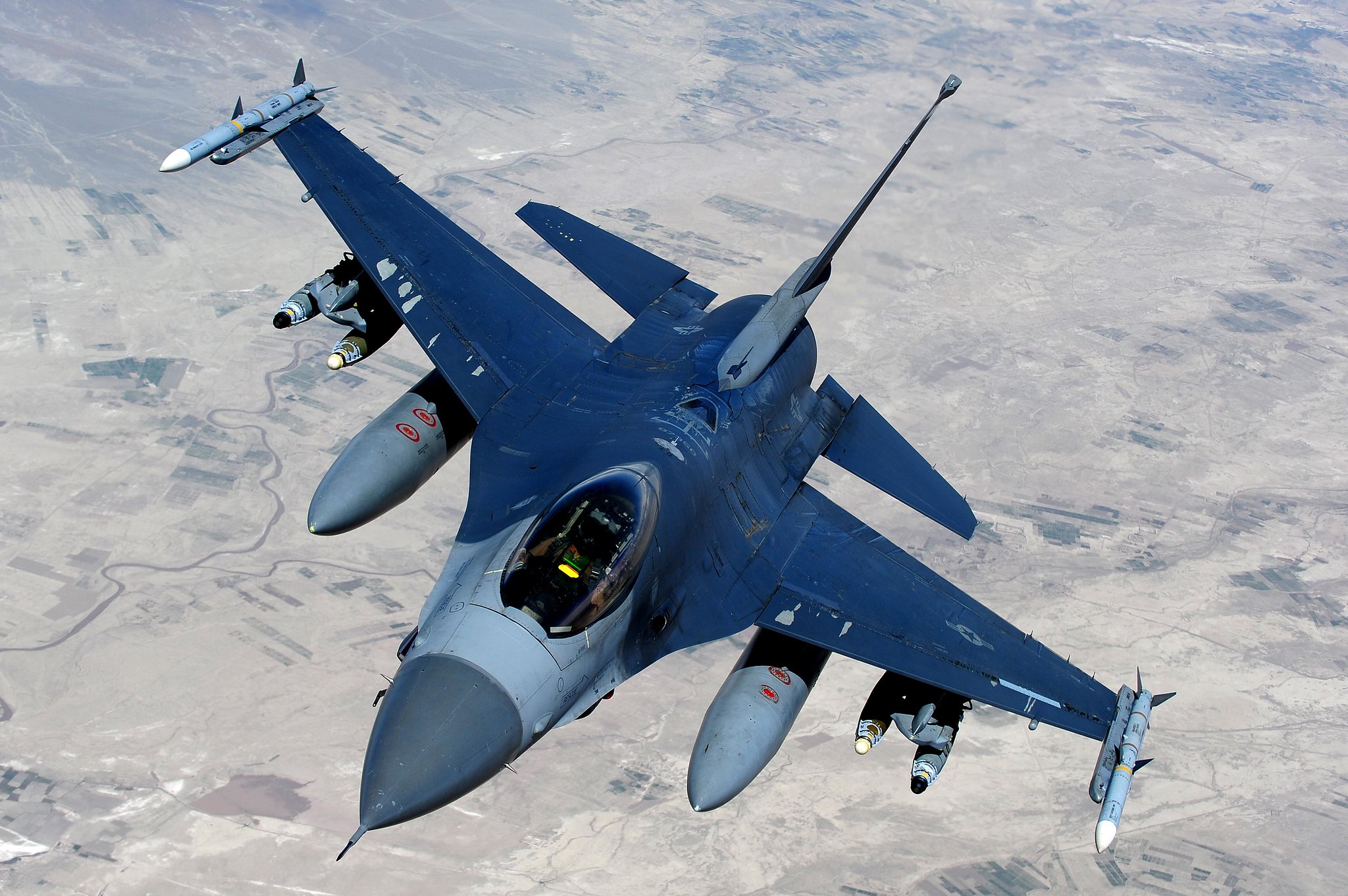 F-16 / by DVIDSHUB is licensed under CC BY 2.0.