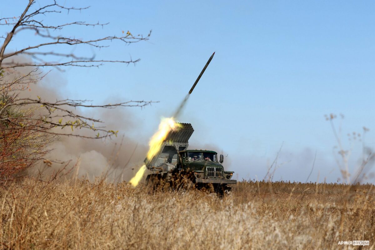 BM-21 Grad der ukrainischen Streitkräfte / Archivbild / "UA 36th bde BM-21 Grad" by АрміяInform is licensed under CC BY 4.0. https://creativecommons.org/licenses/by/4.0