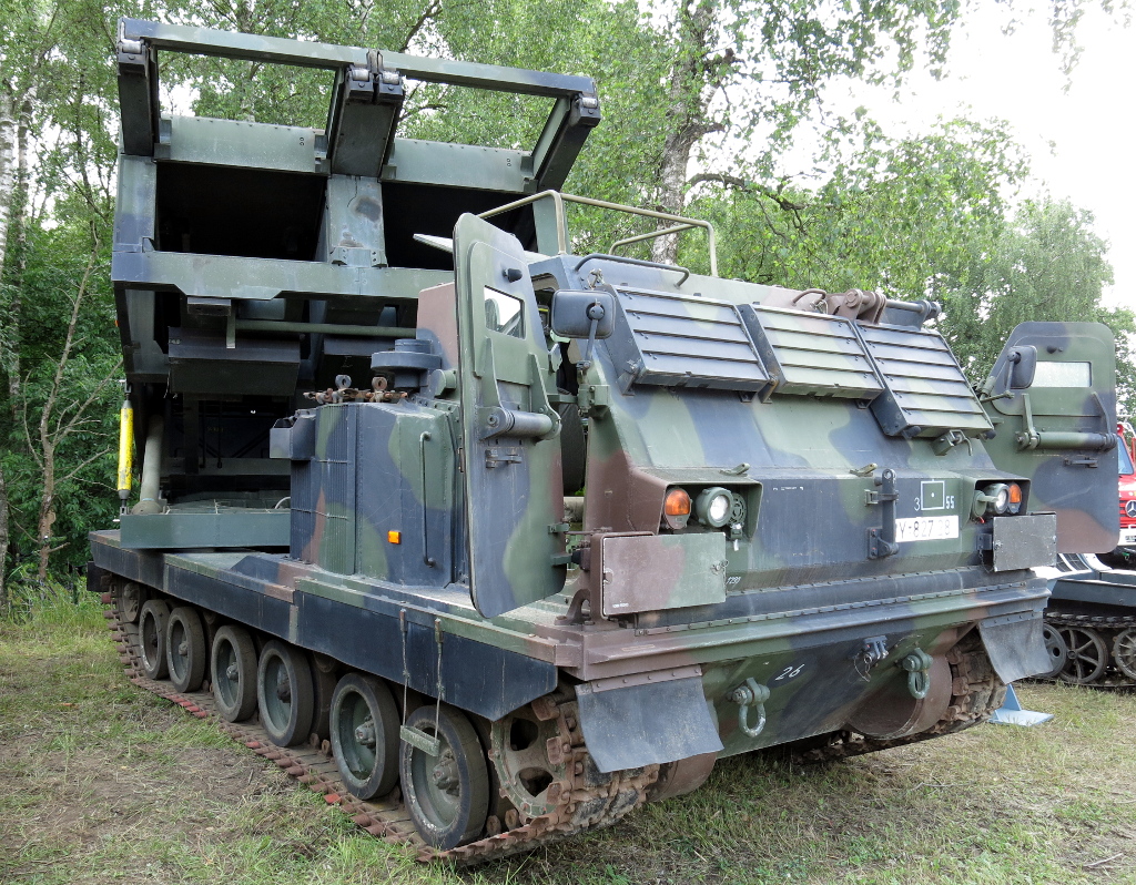 //MARS / Archivbild zur Illustration / MARS M270 MLRS at Open Day Munster 2015 by Boevaya mashina is licensed under CC BY-SA 3.0. https://creativecommons.org/licenses/by-sa/3.0/