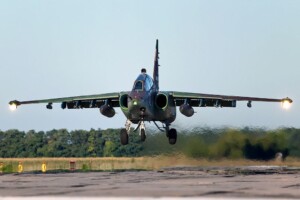 Russische Su-25  / Archivbild / File:Sukhoi Su-25, Russia - Air Force AN2185627.jpg by Alex Beltyukov - RuSpotters Team is licensed under CC BY-SA 3.0. https://tinyurl.com/bderzh2f