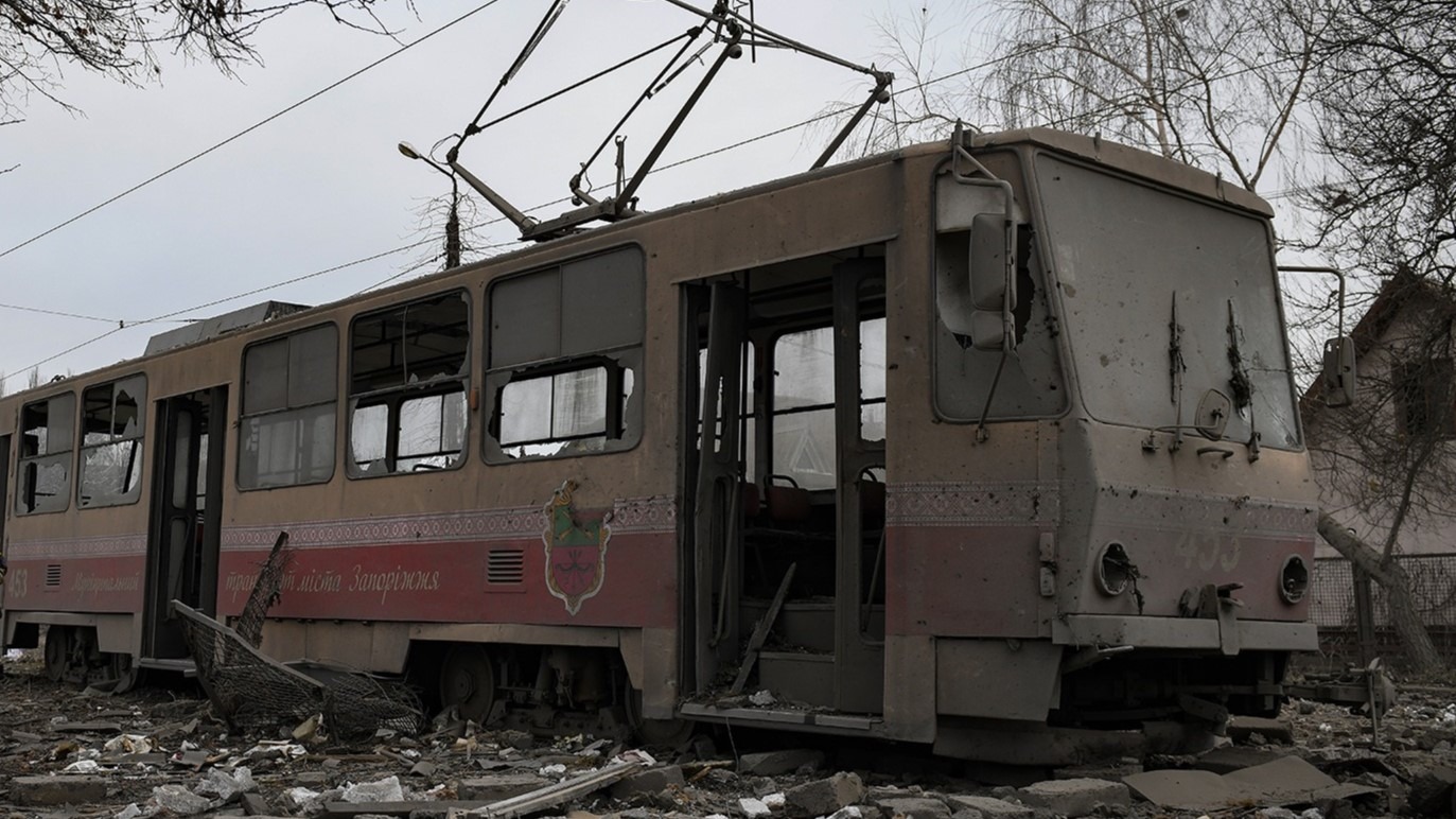 // Zerstörungen in Saporischschja nach russischen Angriffen / Archivbild zur Illustration (cropped) / Destructions in Zaporizhzhia after Russian attack, 2023-12-29 (01) by National Police of Ukraine is licensed under CC BY 4.0. https://creativecommons.org/licenses/by/4.0/