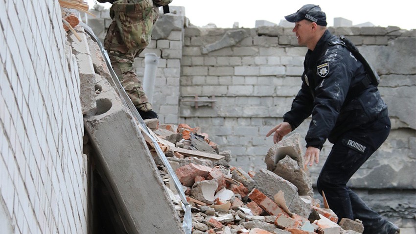 // Tschernihiw nach russischen Raketenangriffen / by Nationalpolizei der Ukraine licensed under CC BY 4.0. https://creativecommons.org/licenses/by/4.0/