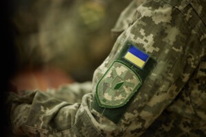 Ukrainischer Soldat / by President Of Ukraine is marked with Public Domain Mark 1.0.