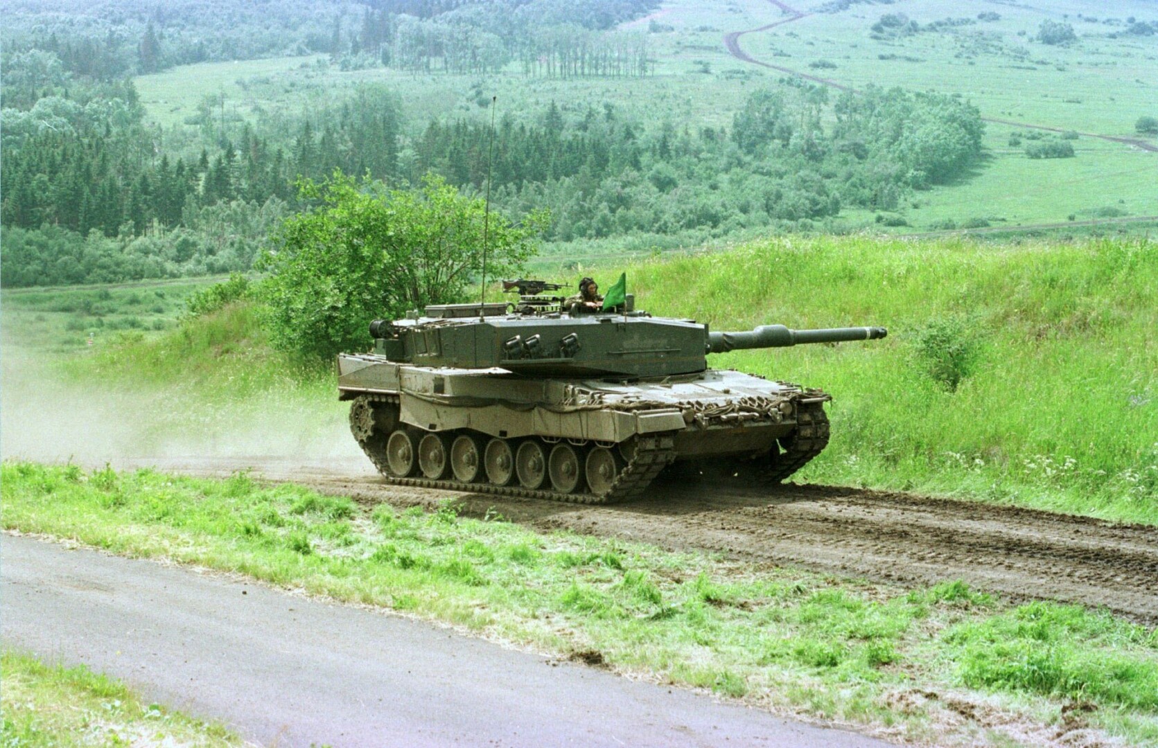 Leopard 2A4 / Archivbild / by Collectie Nederlands Instituut voor Militaire Historie is marked with CC0 1.0. https://tinyurl.com/y48fks4u