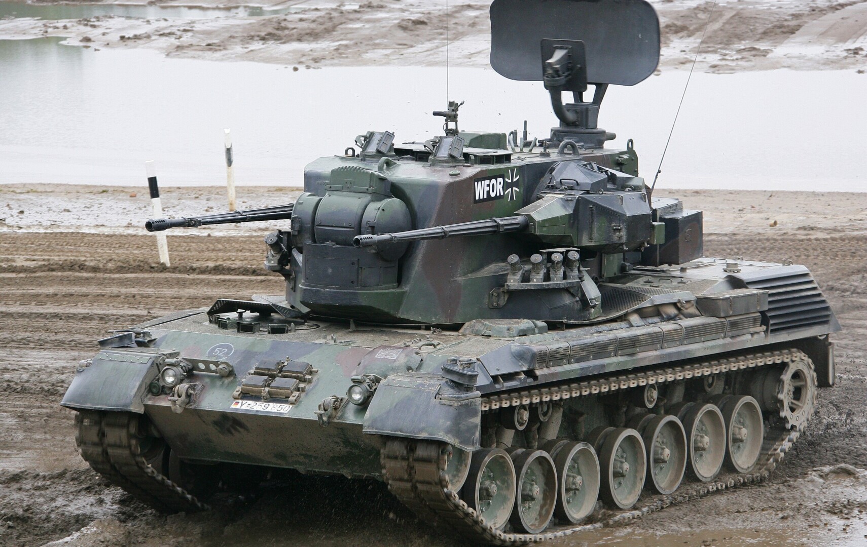 // Flugabwehrkanonenpanzer Gepard Heer / Archivbild (cropped) /  by Bundeswehr-Fotos is licensed under CC BY 2.0. https://creativecommons.org/licenses/by/2.0/