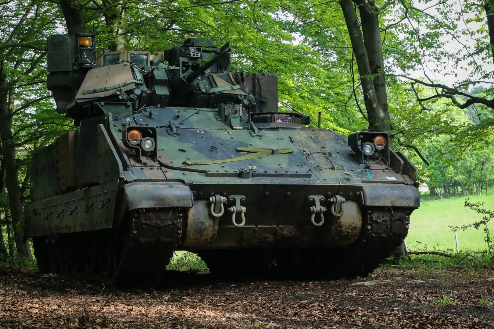 Bradley IFV bei einem Manöver in Deutschland / Archivbild / Combined Resolve VI by U.S. Army Europe is marked with Public Domain Mark 1.0. (edited) https://creativecommons.org/publicdomain/zero/1.0/