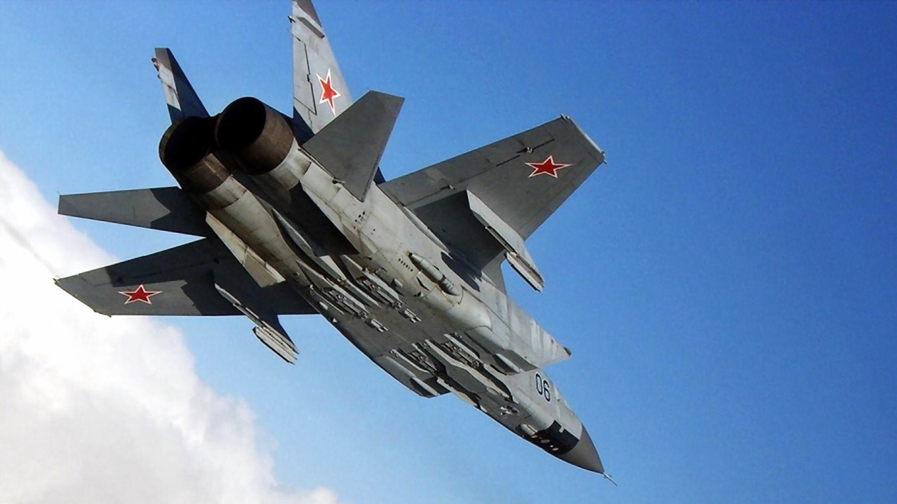 MiG-31 / Archivbild (cropped) /Mikoyan MiG-31 (Russian: Микоян МиГ-31; NATO reporting name: Foxhound) by aeroman3 is marked with Public Domain Mark 1.0. https://creativecommons.org/licenses/