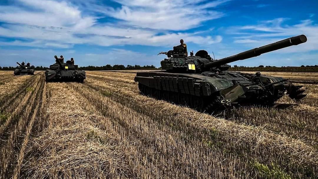 T-72 der ukrainischen Armee / Archivbild zur Illustration (cropped) / UA non-standard T-72M1R 02 by General Staff of the Armed Forces of Ukraine is licensed under CC BY 4.0. https://creativecommons.org/licenses/by/4.0