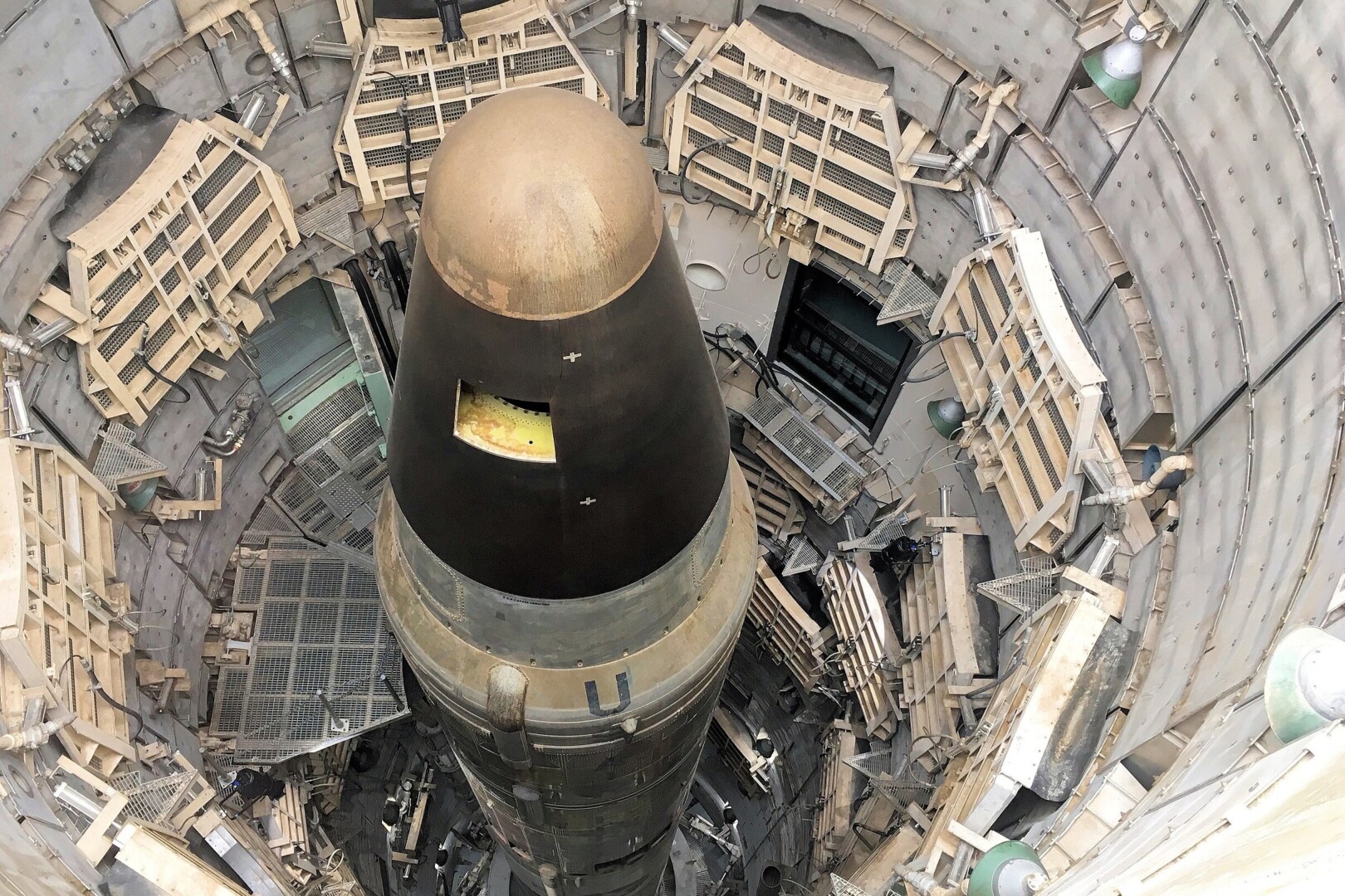 [Titan Nuclear Missile in ICBM Launch Silo / Symbolbild (cropped) / by Zcobb99 / CC0 1.0]