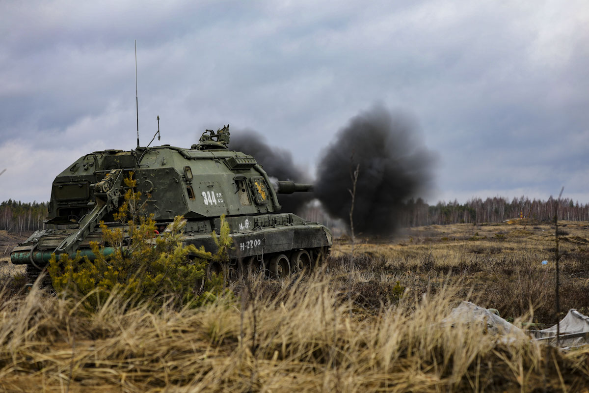 Russische Msta-S bei einer Übung / Archivbild / File:Artillery exercise with 2S19 Msta-S at the Mulino Training Ground (25-03-2020) 04.jpg by Ministry of Defence of the Russian Federation is licensed under CC BY 4.0. https://creativecommons.org/licenses/