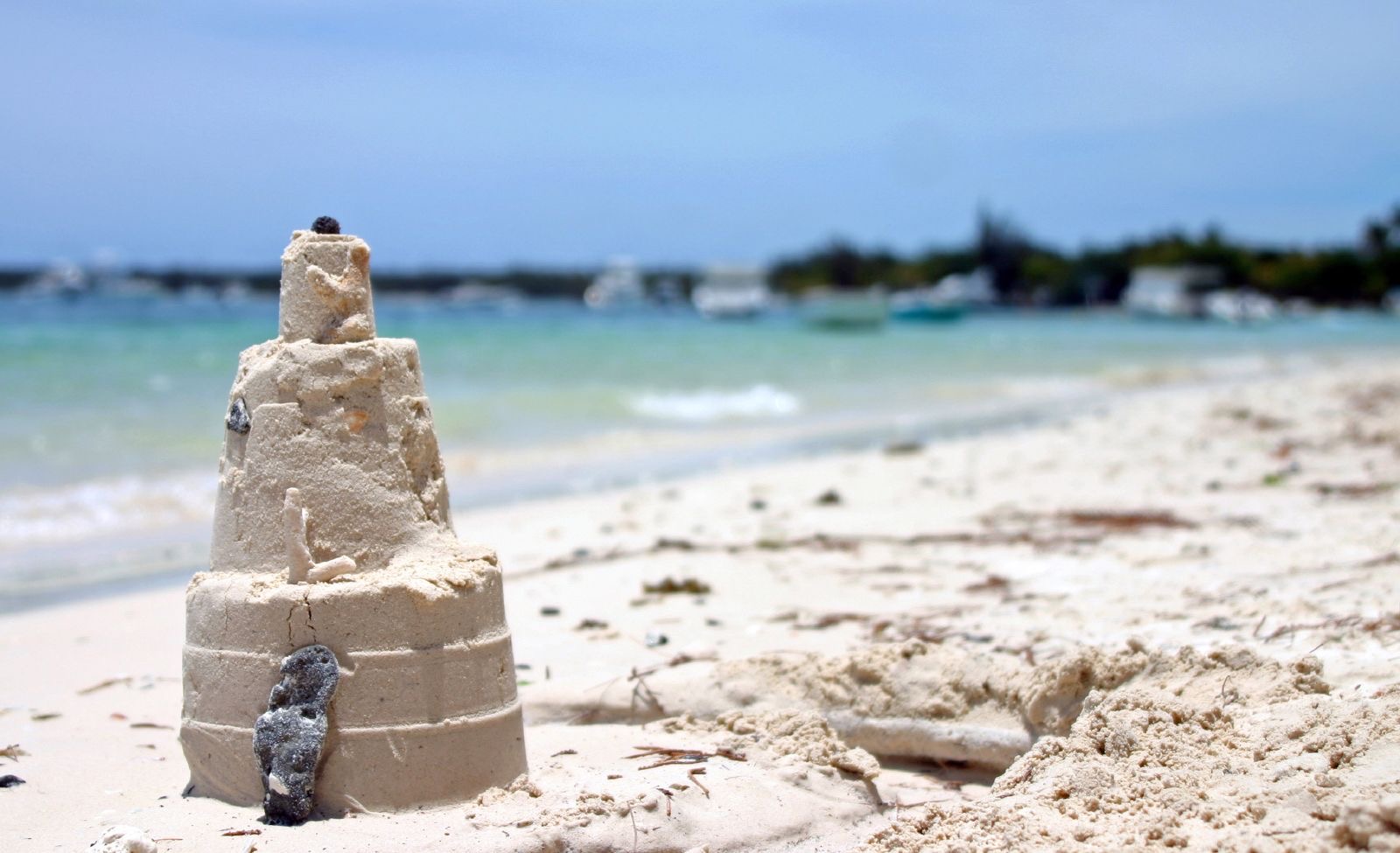 Sylt-Sandburg // Symbolbild / a castle of sand in Mauritius by matze_ott is licensed under CC BY 2.0. https://creativecommons.org/licenses/by/2.0/?ref=openverse.