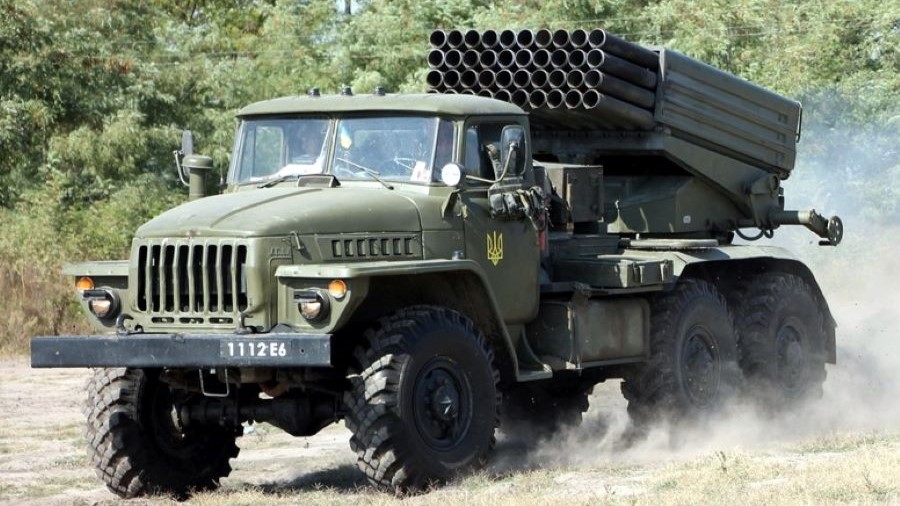 Grad BM-21 / Archivbild / File:BM-21 Grad Armed Forces of Ukraine.jpg by Ministry of Defense of Ukraine is licensed under CC BY-SA 2.0. https://tinyurl.com/ykwx799h (resized)