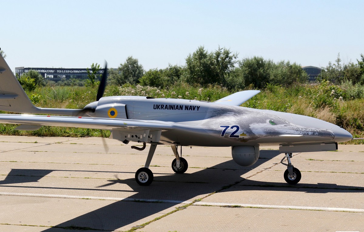 Bayraktar TB2 Drone / Archivbild / Bayraktar TB2 Ukrainian Navy by Армія Інформ is licensed under CC BY 4.0. https://tinyurl.com/4enusbkw