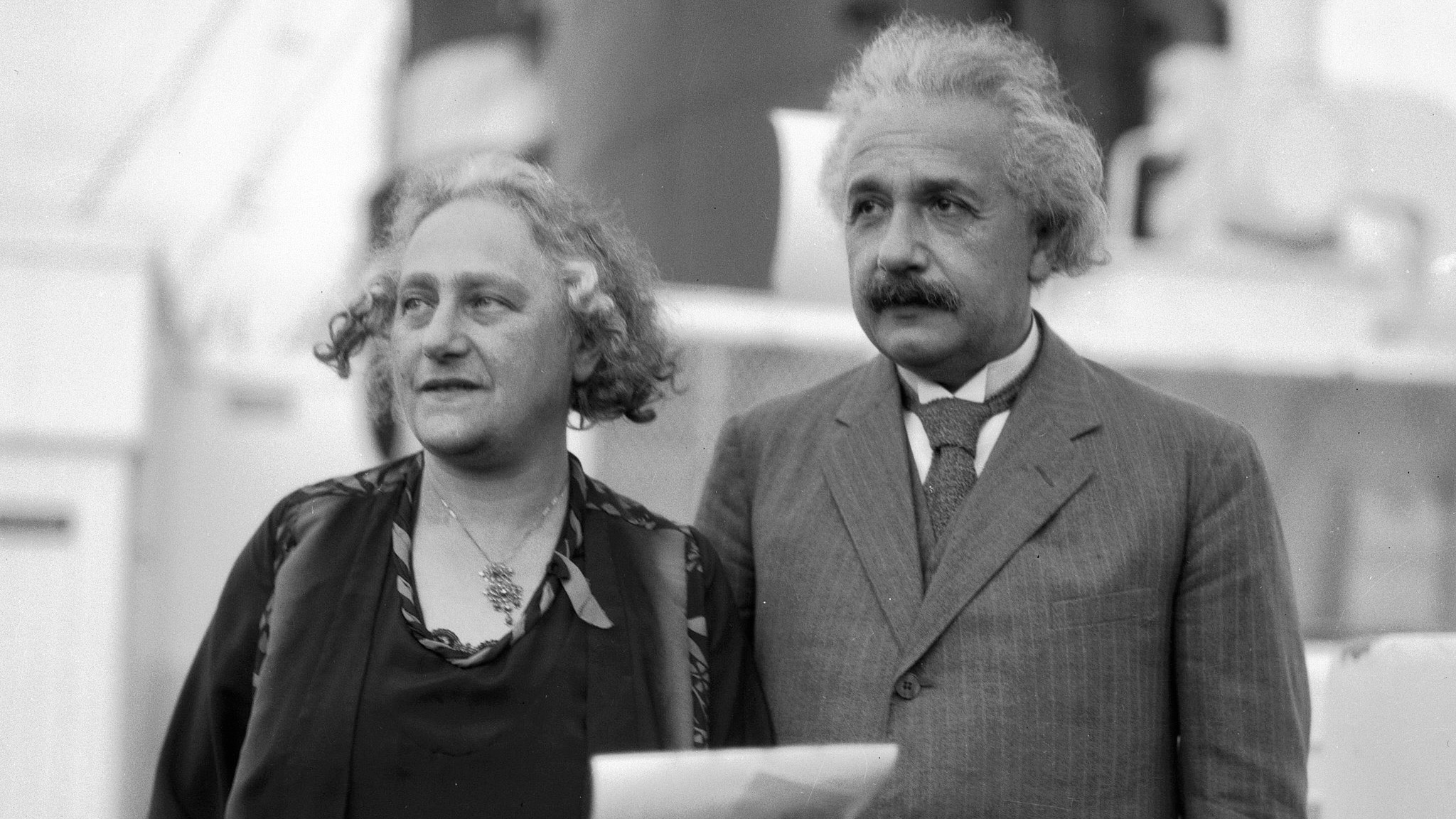 Albert Einstein war fast Präsident / Archivbild (cropped) / Los Angeles Times, CC BY 4.0 , via Wikimedia Commons https://commons.wikimedia.org/wiki/File:Elsa_and_Albert_Einstein_in_San_Diego_1930.jpg