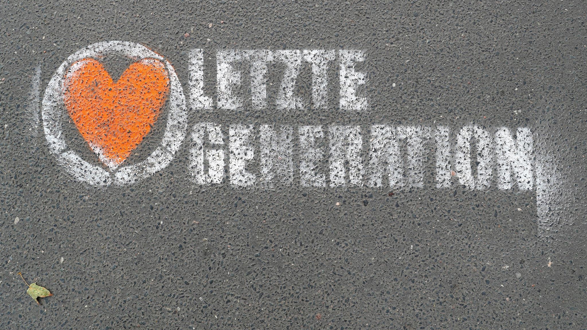 [Logo Letzte Generation /Archivbild (cropped) / By Robbie Morrison (RobbieIanMorrison) / CC BY 4.0, https://commons.wikimedia.org/w/index.php?curid=138952780]