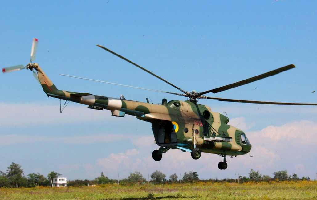 // Mi-8 Heliktoper beim Training / Archivbild / File:An Mi-8 helicopter at the training Military Academy (Odessa) - cropped.jpg by Vladimir Vivat / CC BY-SA 2.0. https://creativecommons.org/licenses/by-sa/2.0