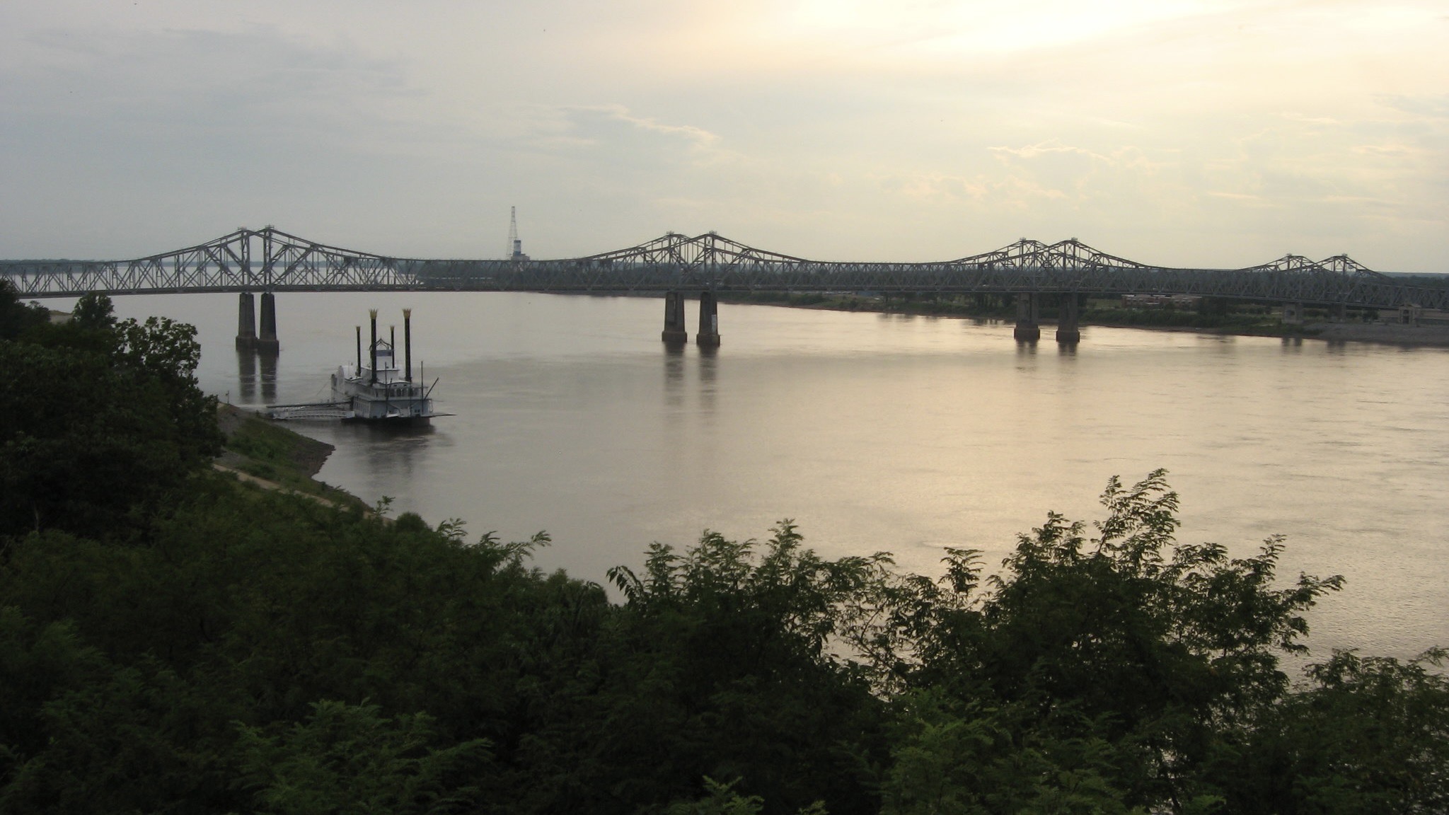 Mississippi / Archivbild (cropped) / View of Mississippi River, Natchez, Mississippi by Ken Lund is licensed under CC BY-SA 2.0. https://creativecommons.org/licenses/by-sa/2.0