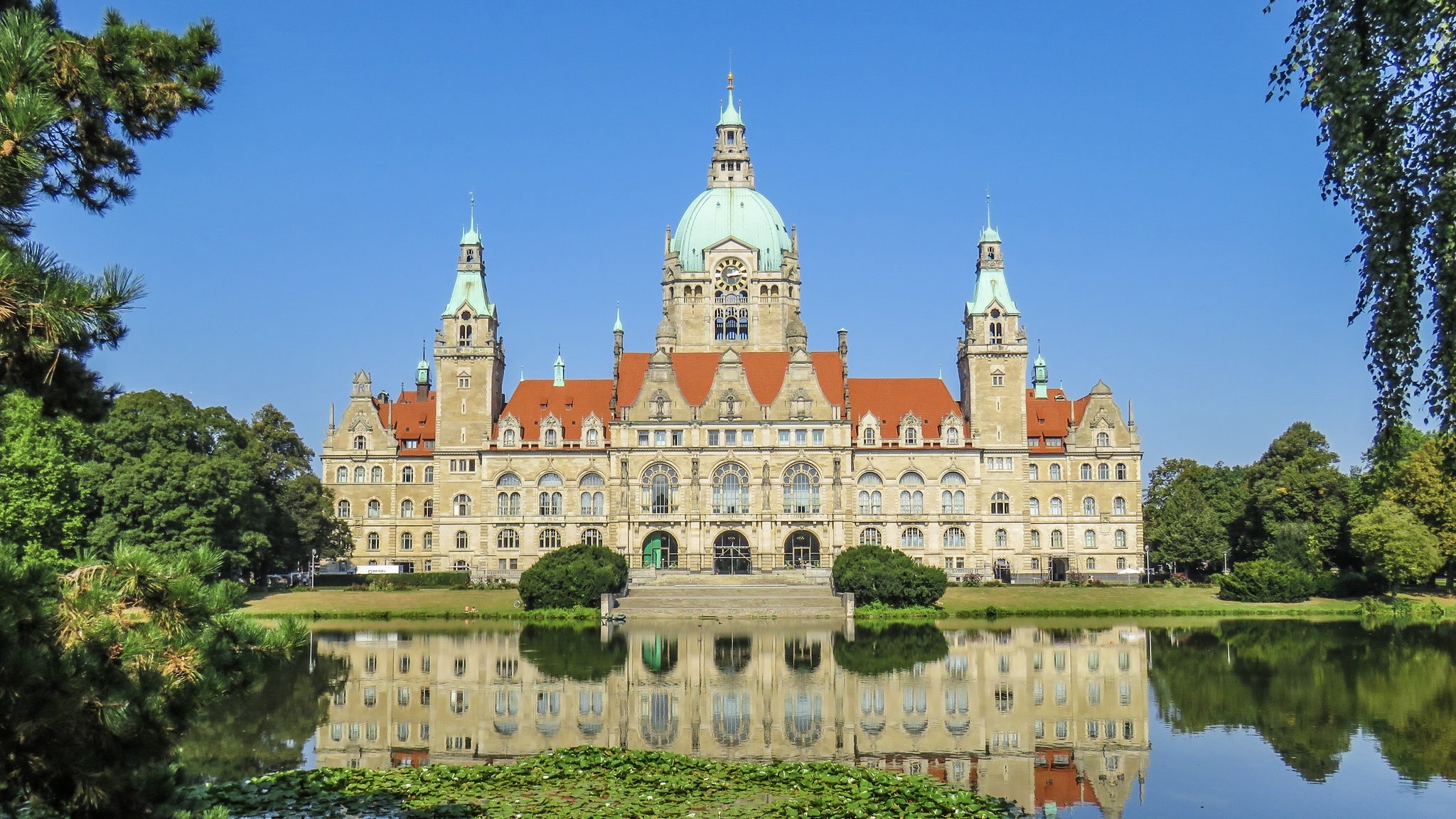 Neues Rathaus / Archivbild (cropped) / Neues Rathaus Hannover by Kiefer. is licensed under CC BY 2.0. https://creativecommons.org/licenses/by/2.0