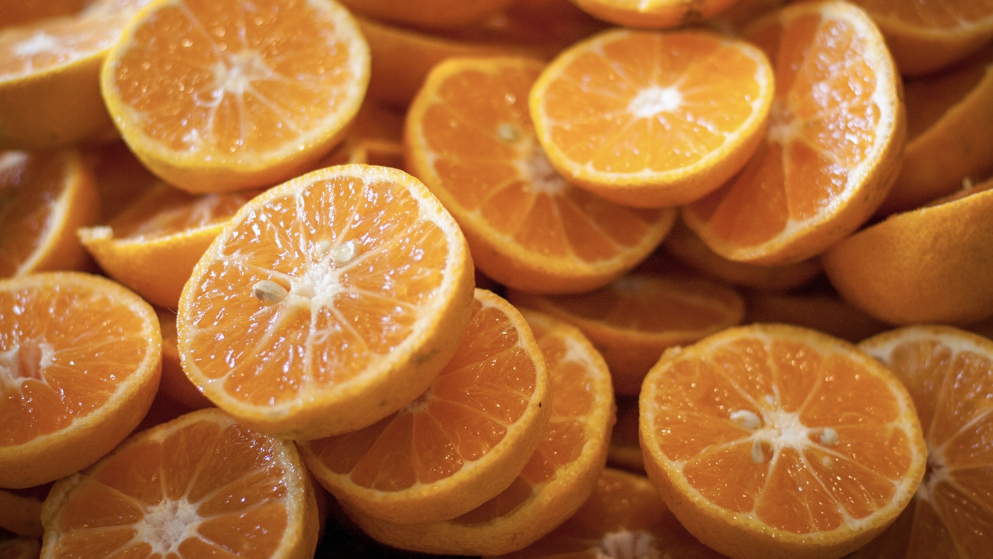 Orange nach Frucht benannt / Symbolbild (cropped) /  Sliced Oranges by Caitlinator is licensed under CC BY 2.0. https://creativecommons.org/licenses/by/2.0