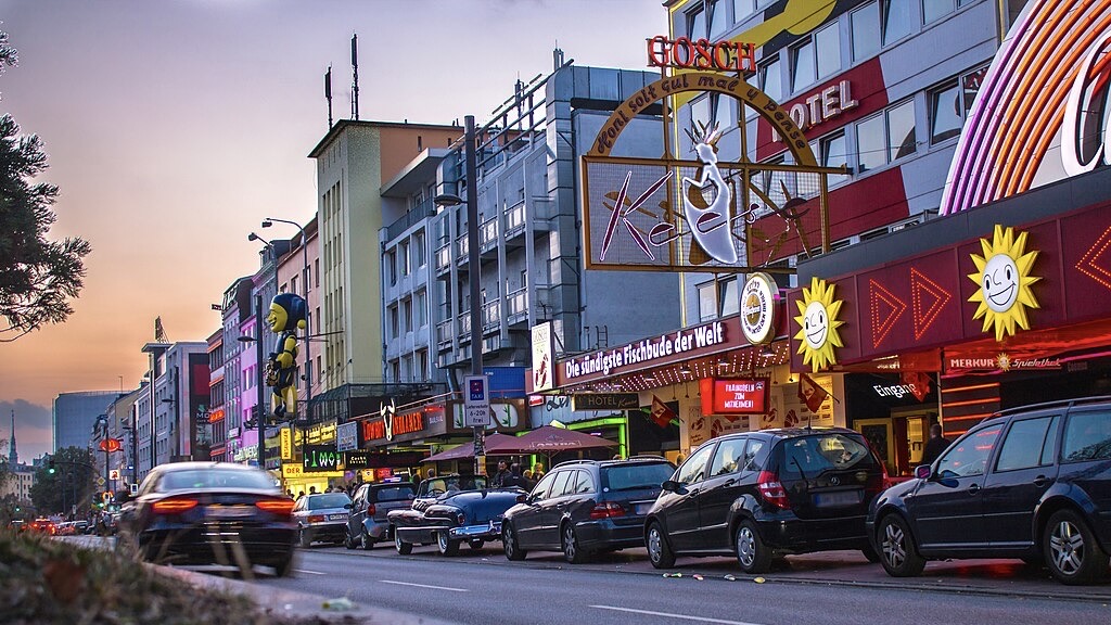 Reeperbahn / Archivbild (cropped) / Reeperbahn at dawn by Florian Timm is licensed under CC BY-SA 2.0. https://creativecommons.org/licenses/by-sa/2.0