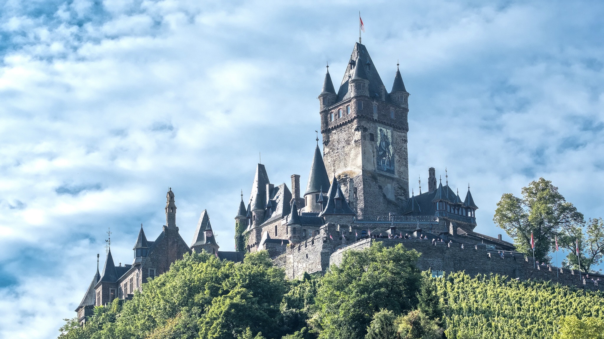 Reichsburg Cochem / Archivbild (cropped) / Reichsburg Cochem by enneafive is licensed under CC BY 2.0. https://creativecommons.org/licenses/by/2.0