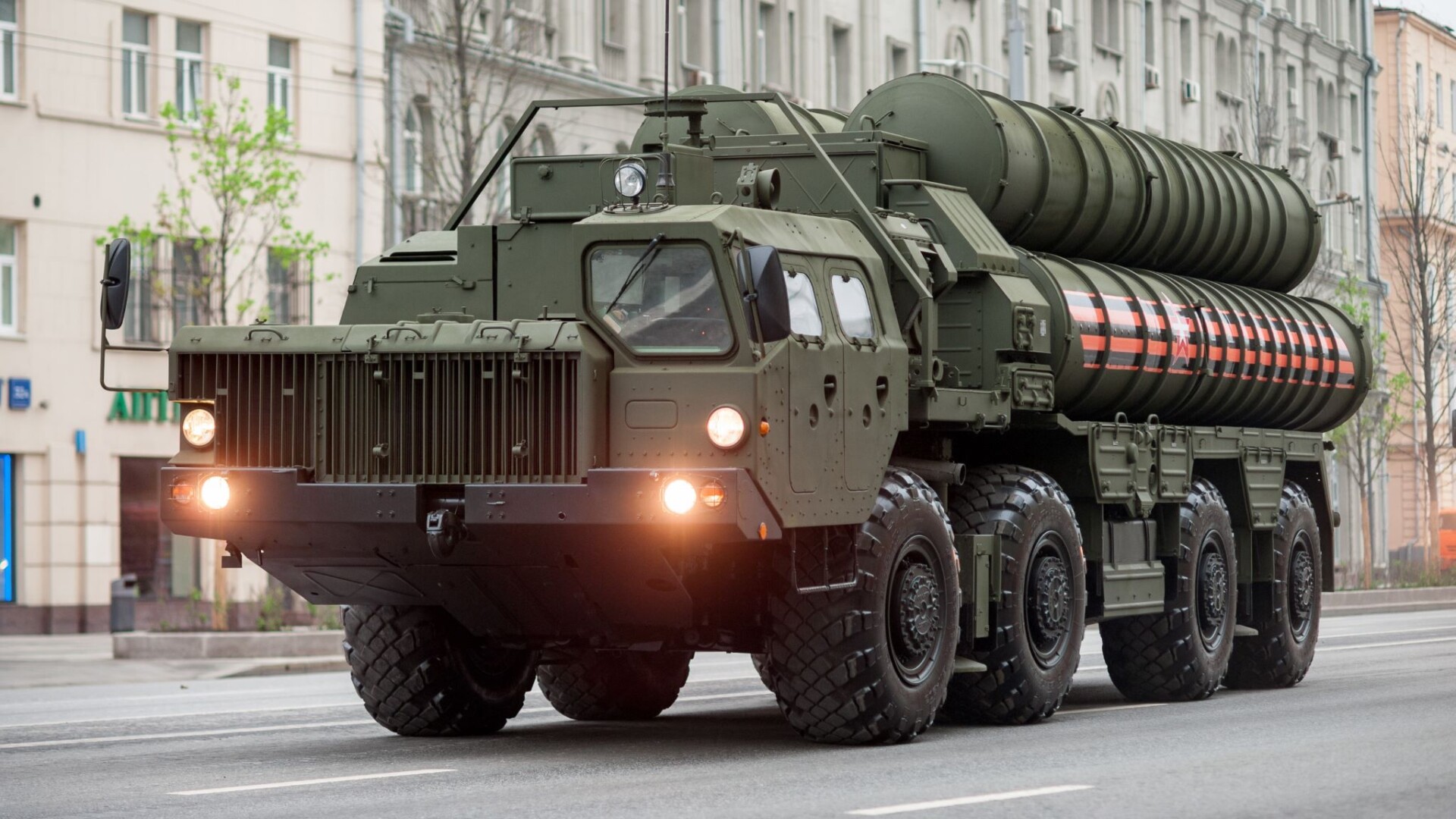 [S-400 / Archivbild (cropped) / By Dmitriy Fomin from Moscow, Russia - S-400 Triumf, CC BY 2.0, https://commons.wikimedia.org/w/index.php?curid=76465324]