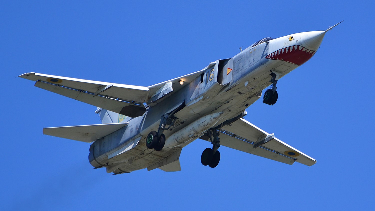 [Su-24 / Archivbild (cropped) / By Eugene Dmitriyenko -  CC BY-SA 4.0, https://commons.wikimedia.org/w/index.php?curid=48586324]