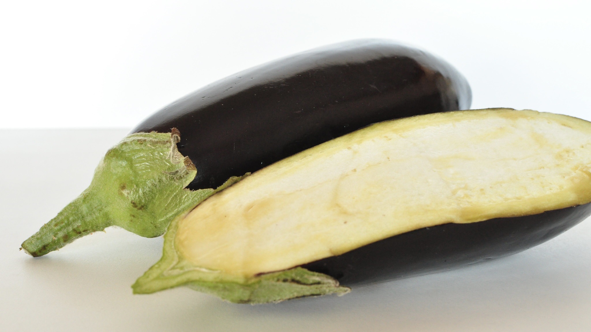 Nikotin in Aubergine / Symbolbild (cropped) /  Aubergine by fred_v is licensed under CC BY 2.0. https://creativecommons.org/licenses/by/2.0