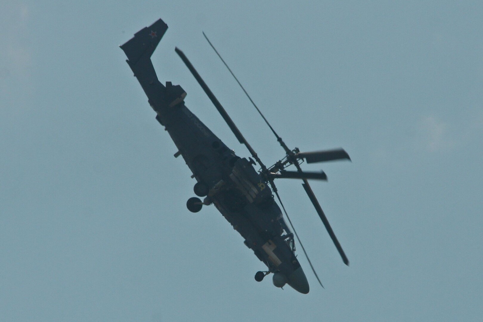 Ka-52 / Archivbild / Kamov Ka-52 Hokum '98 yellow' by VISIT YOUR LOCAL AIR MUSEUM (HawkeyeUK) is licensed under CC BY-SA 2.0. https://tinyurl.com/ykwx799h