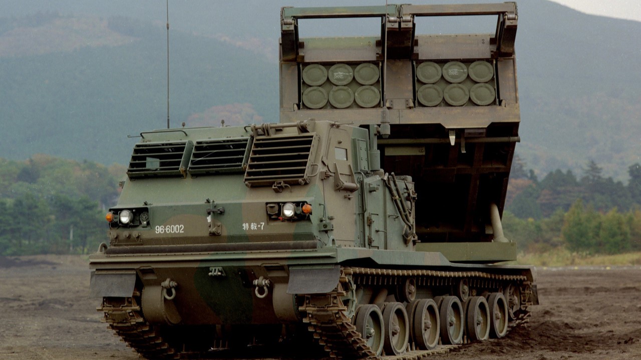 M270 MLRS / Archivbild zur Illustration  (cropped)/  by JGSDF is licensed under CC BY 2.0. https://creativecommons.org/licenses/by/2.0/