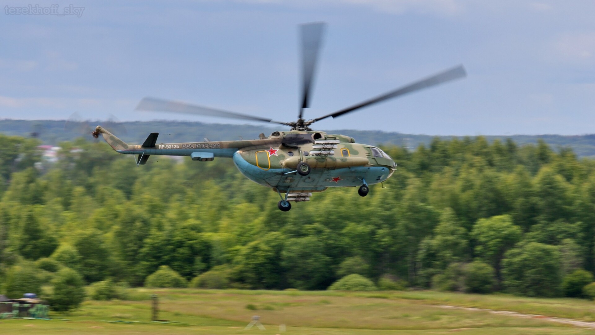 [Mi-8 / Archivbild (cropped) / by Dmitry Terekhov is licensed under CC BY-SA 2.0. https://creativecommons.org/licenses/by-sa/2.0/]