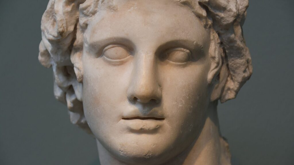 // Alexander der Große / Archivbild (cropped) / Alexander the Great, from Alexandria, Egypt, 3rd cent. BCE, Ny Carlsberg Glyptotek, Copenhagen (3) (36023936340) by Richard Mortel from Riyadh, Saudi Arabia is licensed under CC BY 2.0.  https://creativecommons.org/licenses/by/2.0/