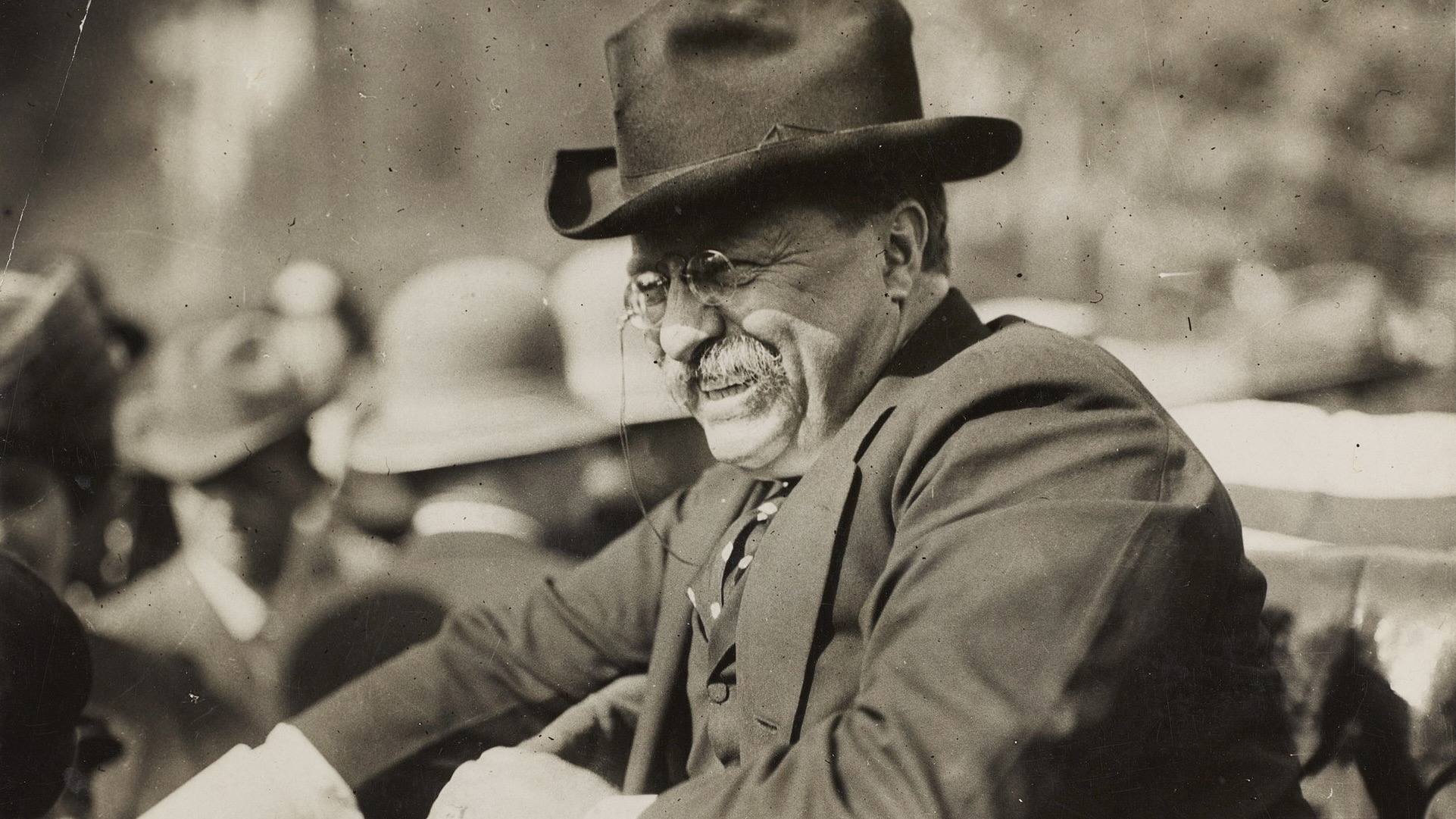 Theodore Roosevelt / Archivbild (cropped) / American Press Association, copyright claimant, Public domain, via Wikimedia Commons