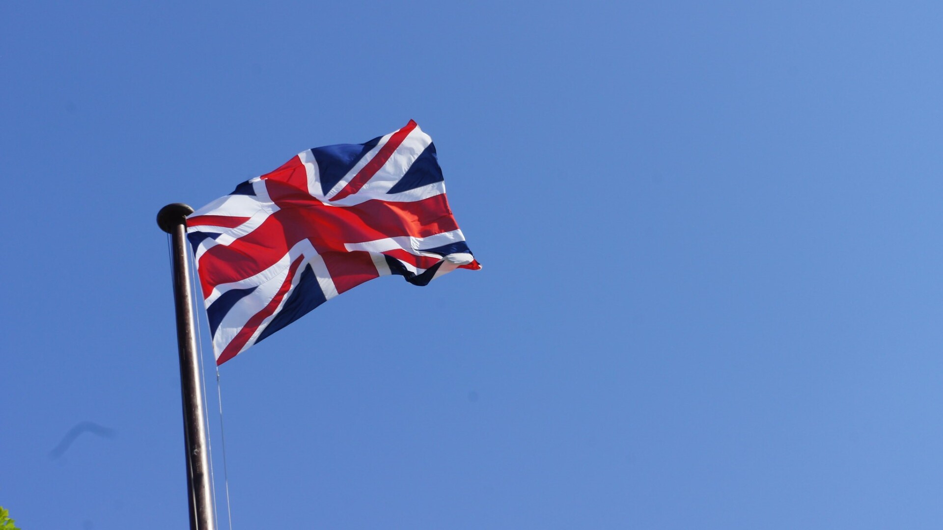 [Britische Flagge / Archivbild (cropped) / by ReeSaunders is licensed under CC BY 2.0. https://creativecommons.org/licenses/by/2.0/]