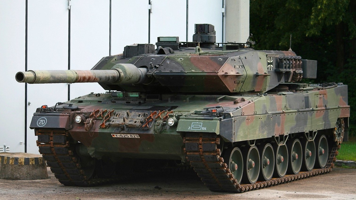 Foto: Leopard 2 Panzer der Bundeswehr / Archivbild cropped/ Kampfpanzer Leopard 2 A6 ( Bundeswehr) by Combat-Camera-Europe is marked with Public Domain Mark 1.0. To view the terms, visit https://creativecommons.org/publicdomain/mark/1.0//?ref=openverse.