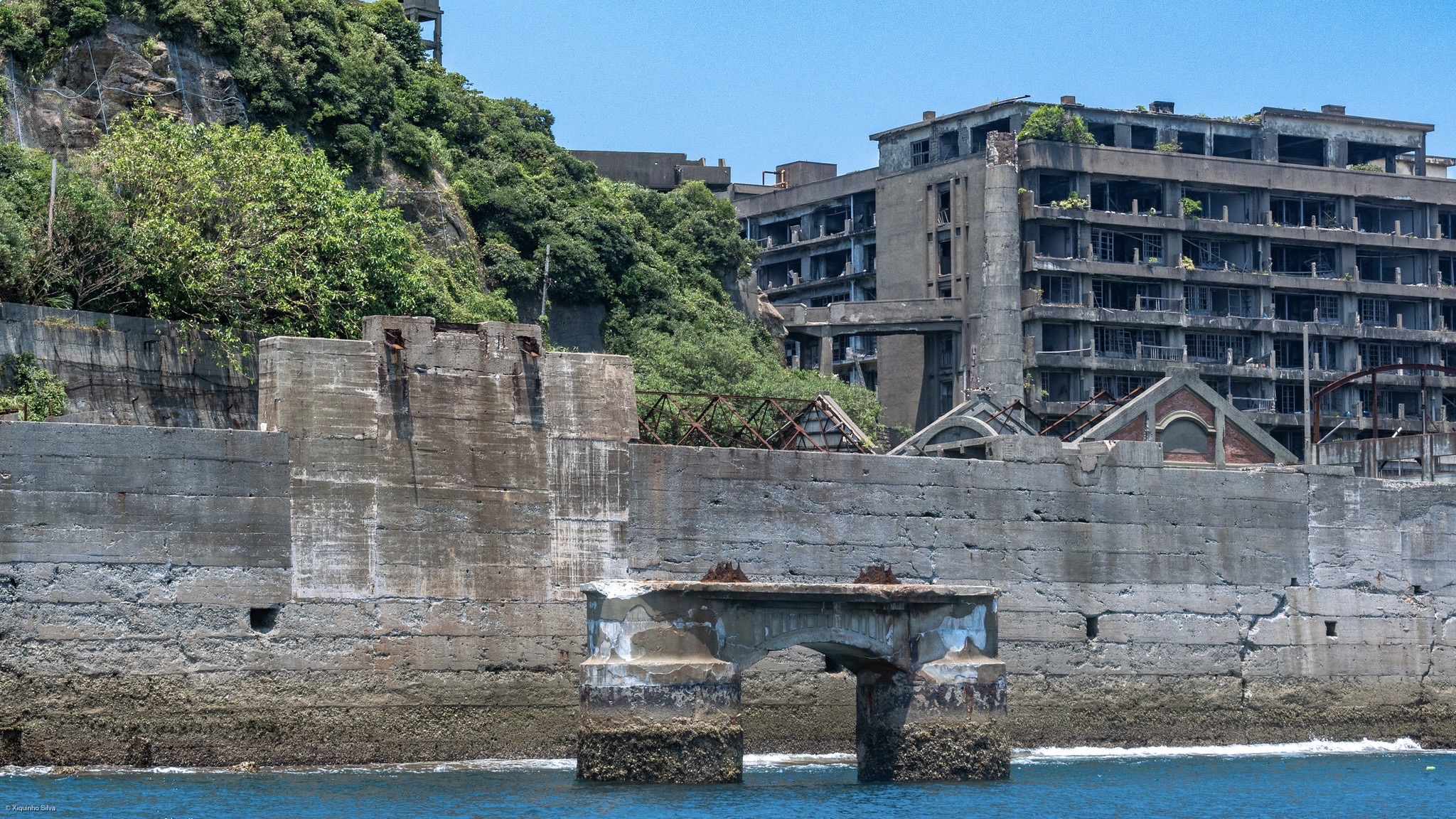 Japan-Insel / Archivbild (cropped) Hashima Island by xiquinhosilva is licensed under CC BY 2.0. https://creativecommons.org/licenses/by/2.0