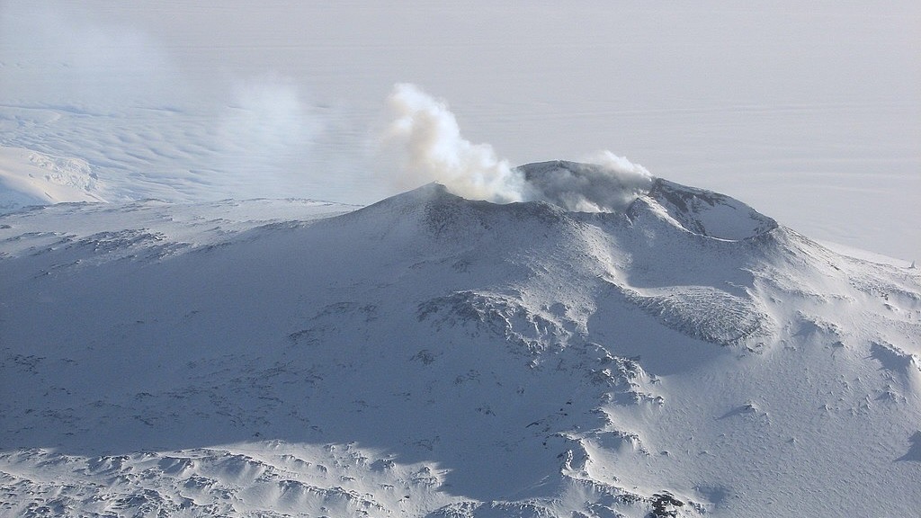 Mount Erebus / Archvbild (cropped) / jeaneeem, CC BY 2.0 , via Wikimedia Commons