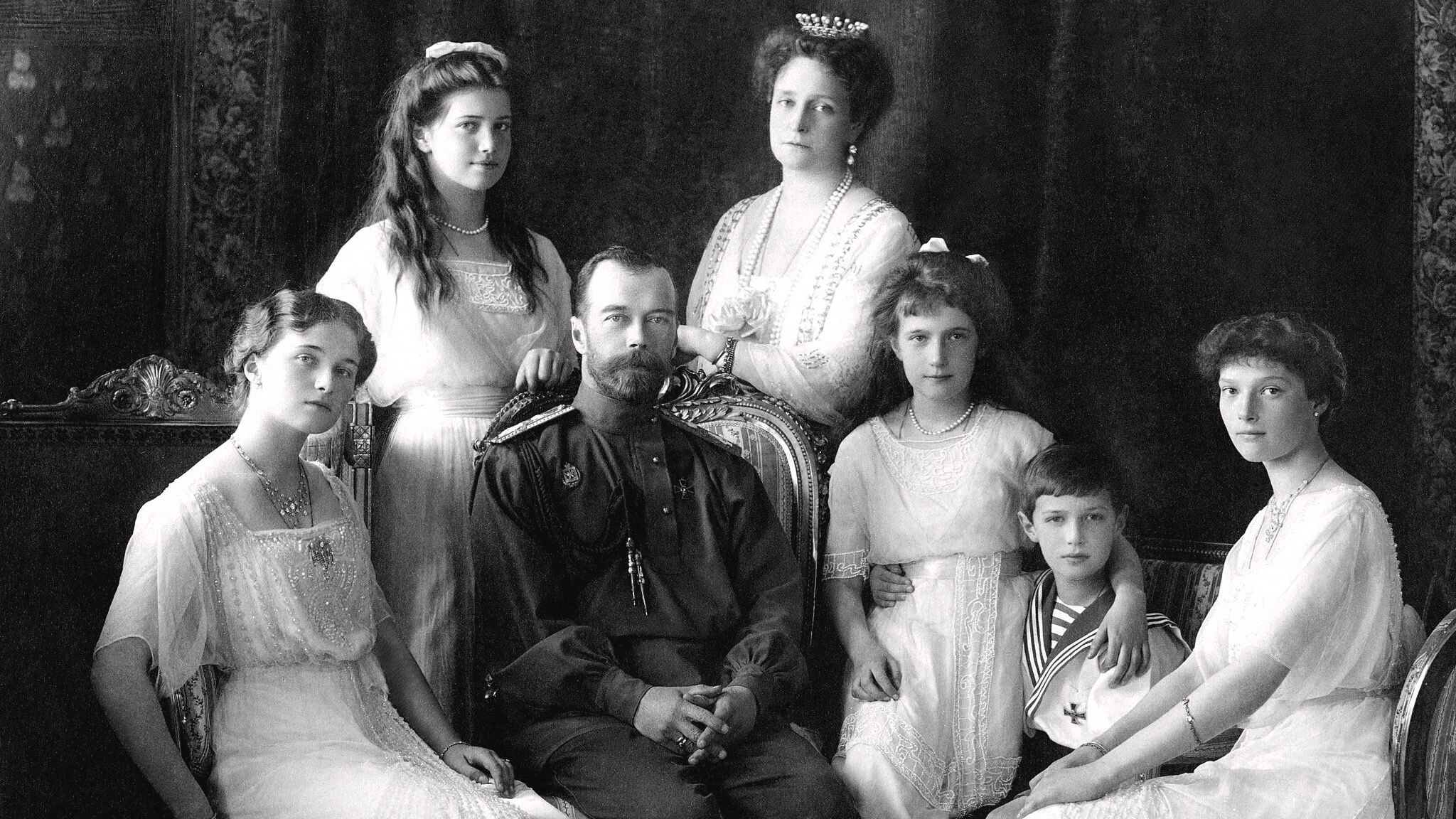 Zar Nikolaus II. und Familie / Archivbild (cropped) / Boasson and Eggler St. Petersburg Nevsky 24., Public domain, via Wikimedia Commons