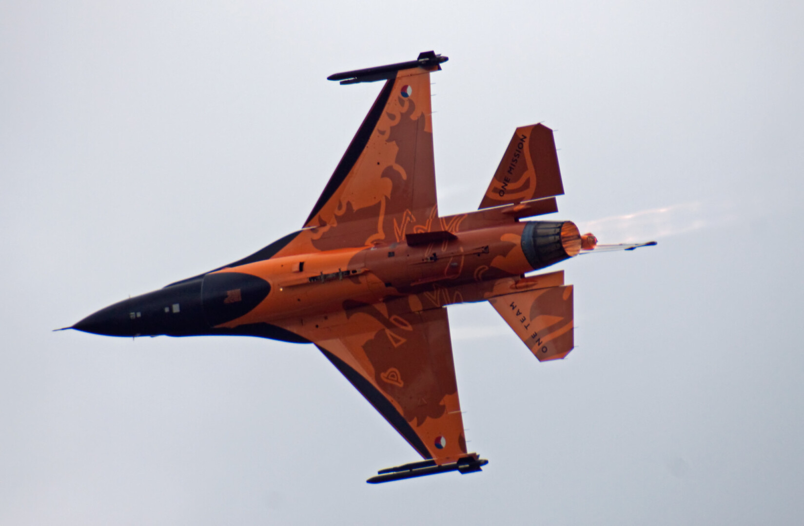 Dutch F-16 1 by ahisgett is licensed under CC BY 2.0.