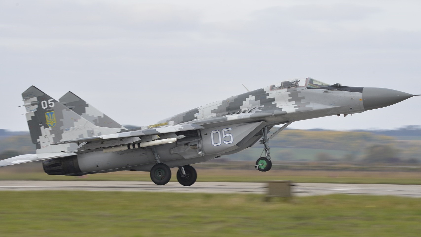 [MiG-29 beim Start auf Starokostiantyniv Air Base, Ukraine / Public Domain, U.S. Air National Guard photo by Tech. Sgt. Charles Vaughn, https://commons.wikimedia.org/w/index.php?curid=116153578]