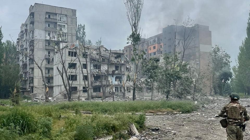 Awdijwka nach russischem Beschuss / Archivbild / Avdiivka after Russian bombing, 2023-05-23 (01) by Donetsk Regional Military Civil Administration is licensed under CC BY 4.0. https://creativecommons.org/licenses/by/4.0 (cropped)