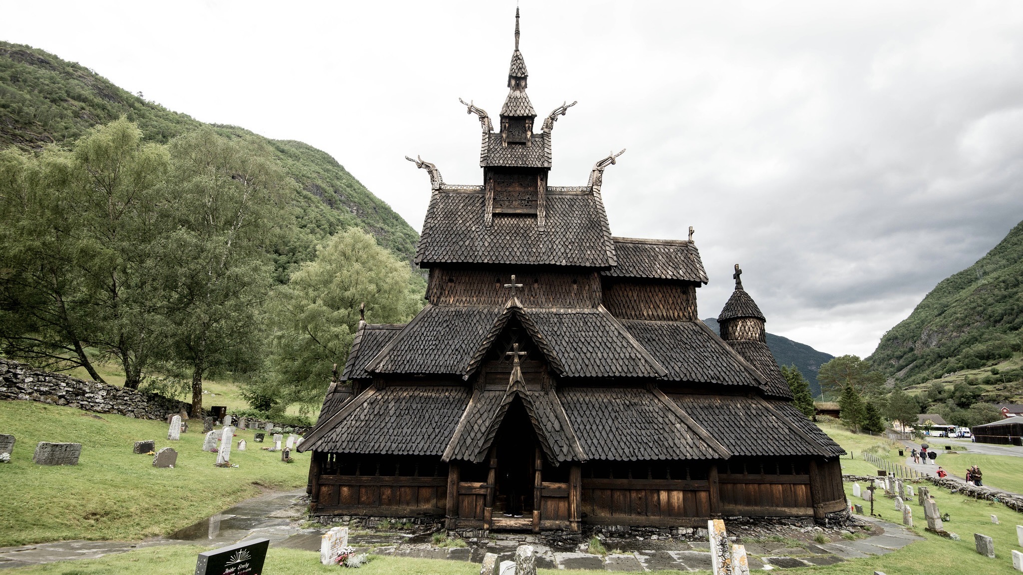 Stabkirche / Archivbild (cropped) /  
Borgund Stave Church, Norway by Stevan Nicholas is licensed under CC BY 2.0. https://creativecommons.org/licenses/by/2.0